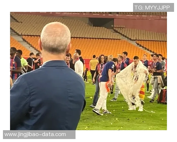 国王杯激战曼城大胜巴萨点球争议引发全场热议