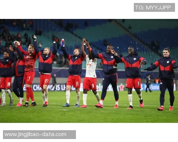 足总杯精彩对决里昂大胜莱比锡4-0引发全场欢呼与震撼